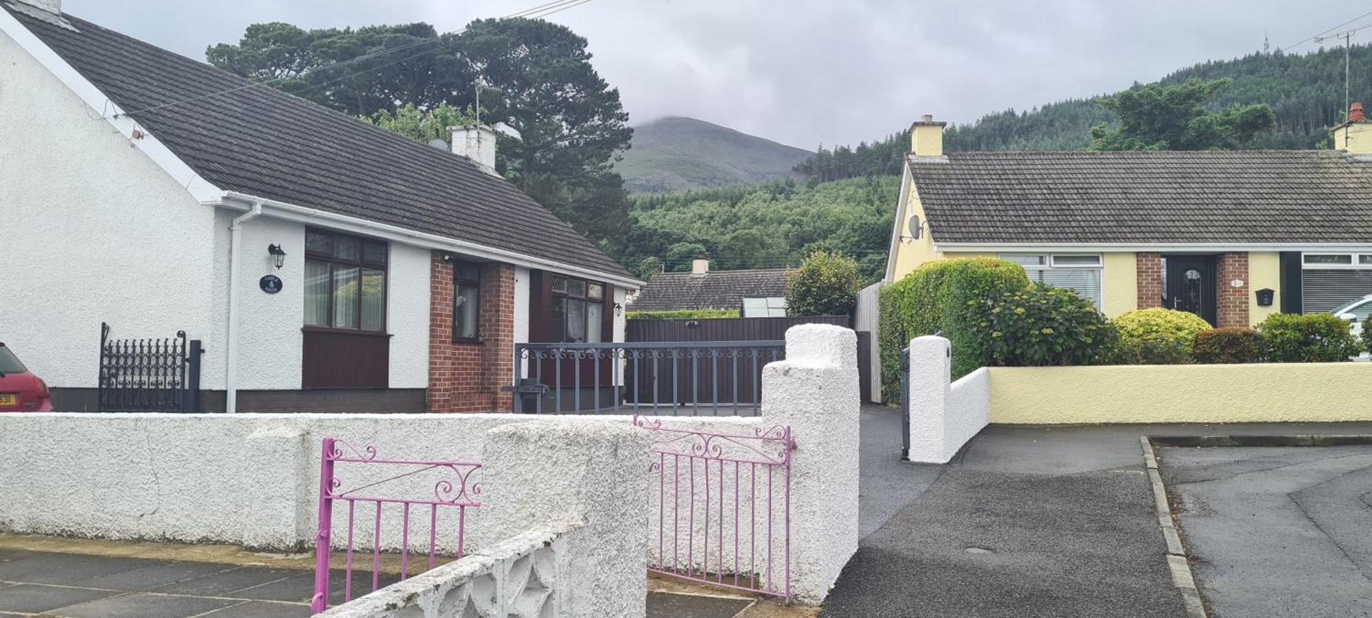 Mourne Hikers' Cottage Ньюкасл Екстер'єр фото